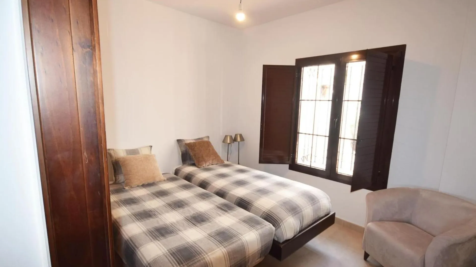 Apartamento En Los Monteros Marbella 0*,