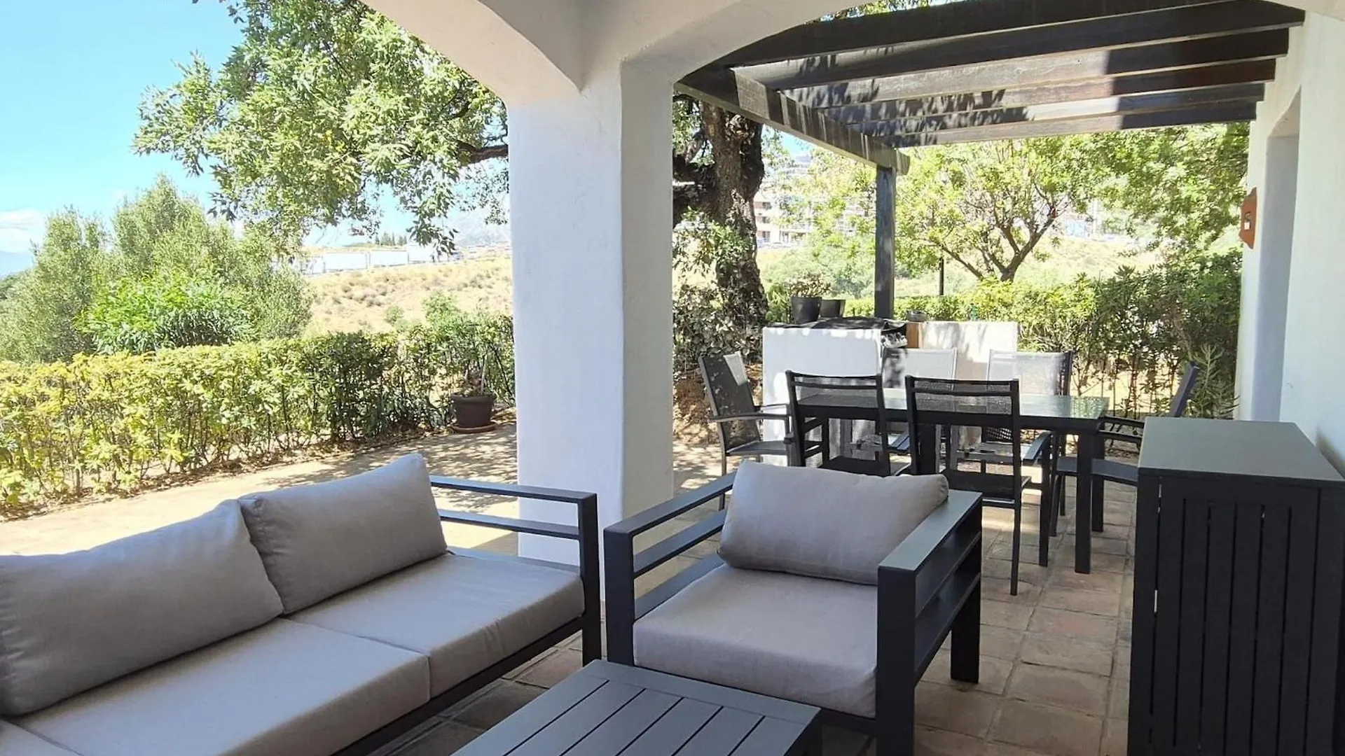 Apartamento En Los Monteros Marbella 0*,